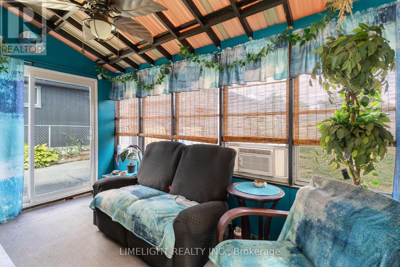 Photo 28 of 48 for 124 Susan Avenue