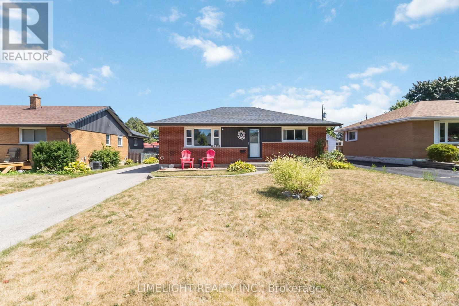 Photo 3 of 48 for 124 Susan Avenue