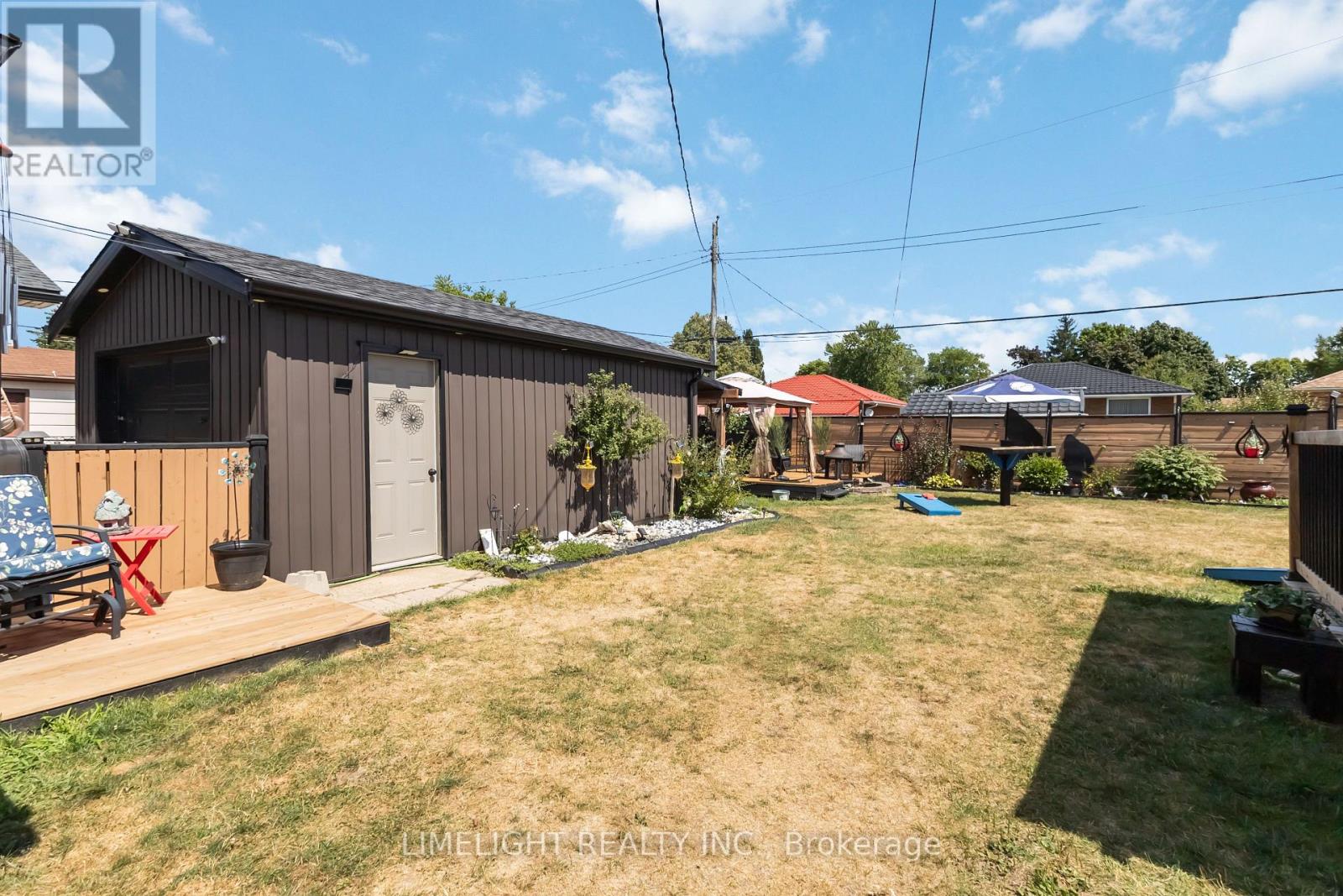 Photo 34 of 48 for 124 Susan Avenue