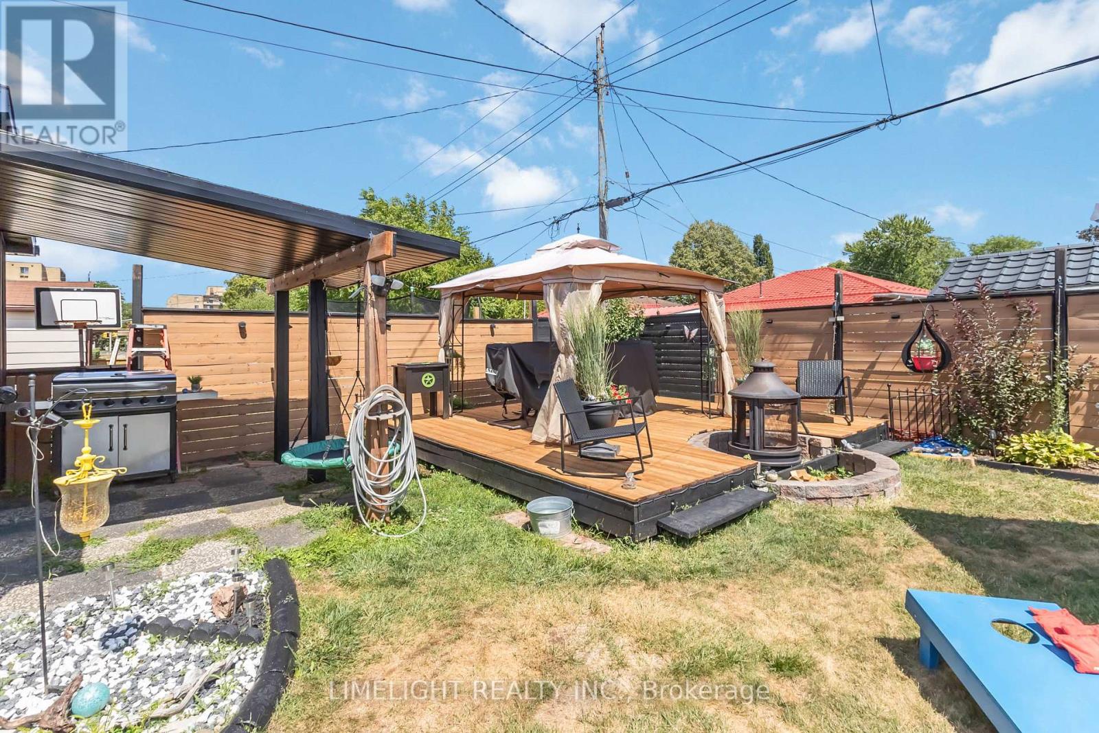 Photo 39 of 48 for 124 Susan Avenue