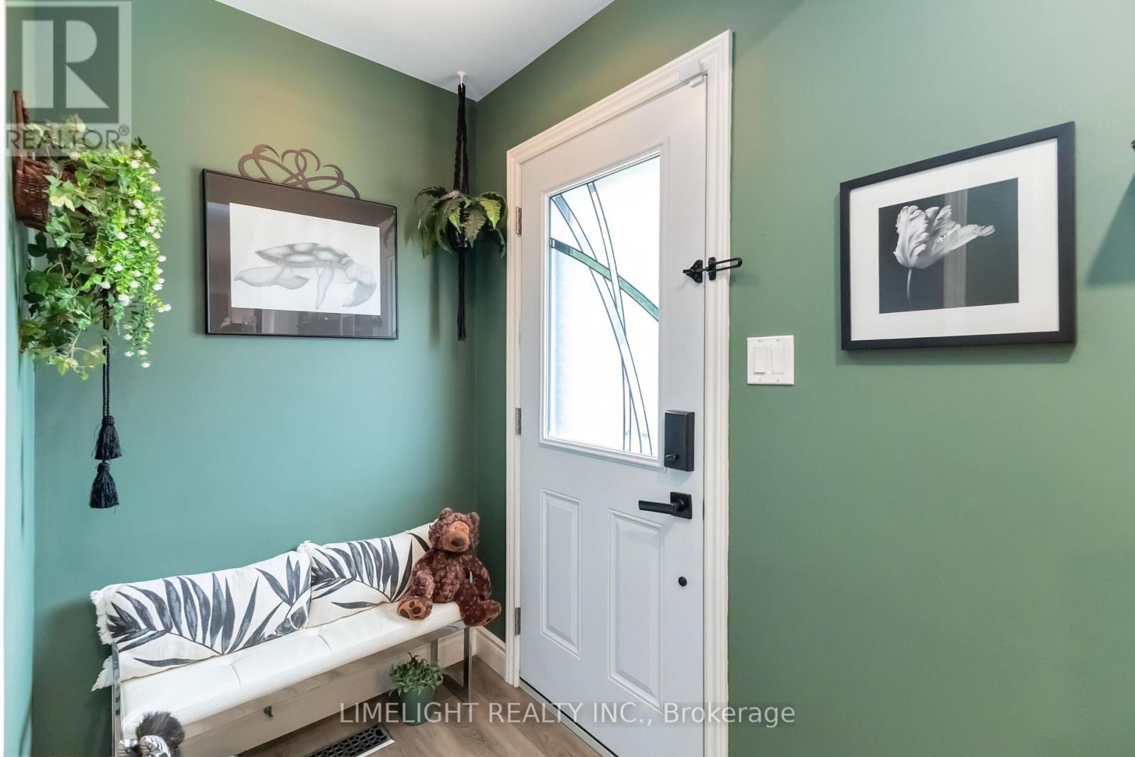 Photo 4 of 48 for 124 Susan Avenue