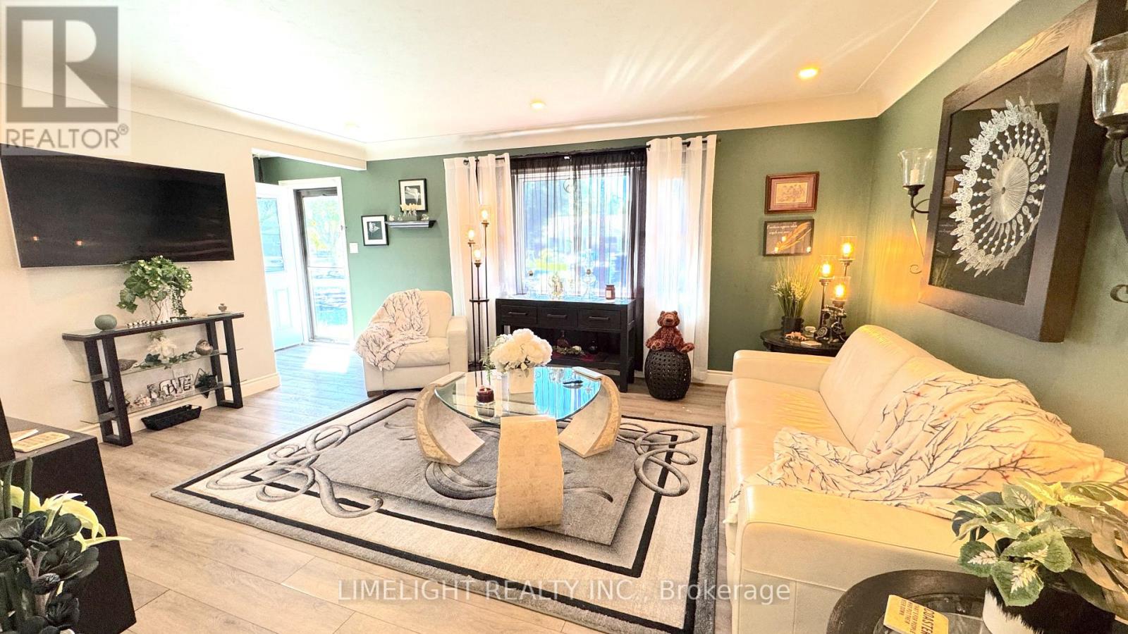 Photo 6 of 48 for 124 Susan Avenue