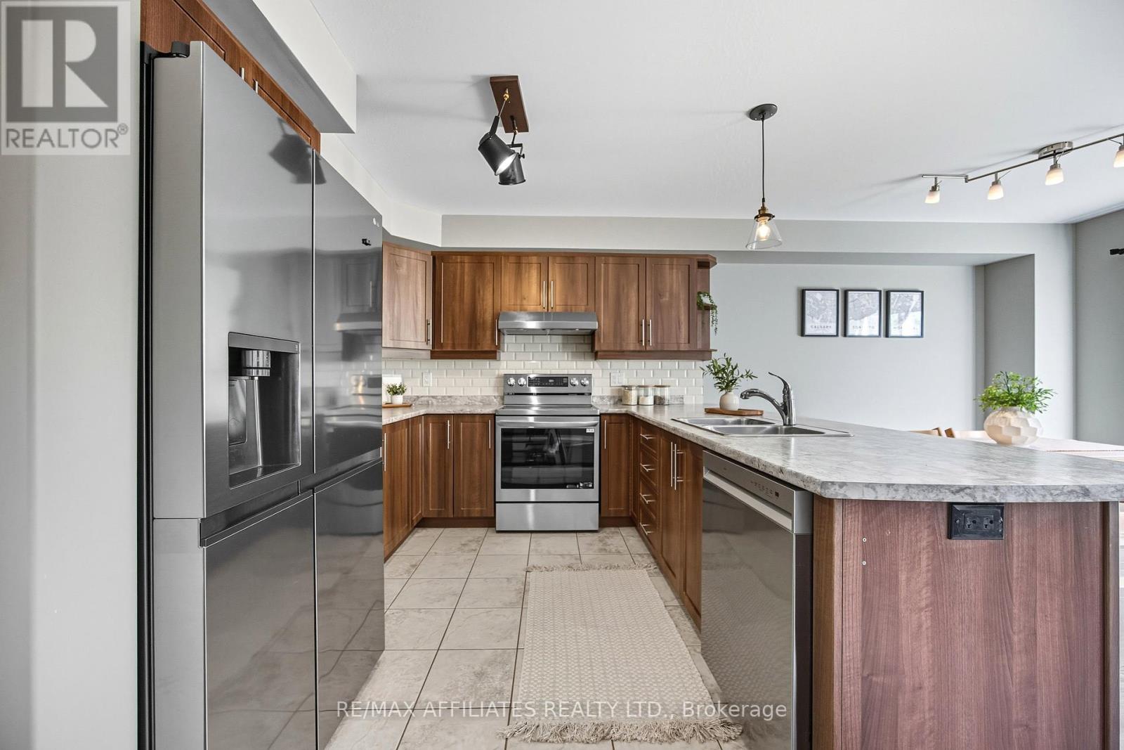 32 Code Crescent, Carleton Place, Ontario  K7C 4J7 - Photo 10 - X12443369