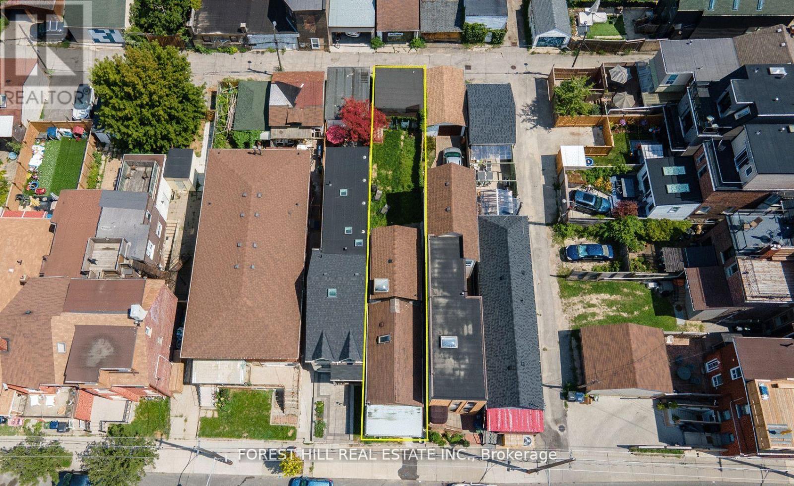139 Christie Street, Toronto, Ontario  M6G 3B3 - Photo 3 - C12473174