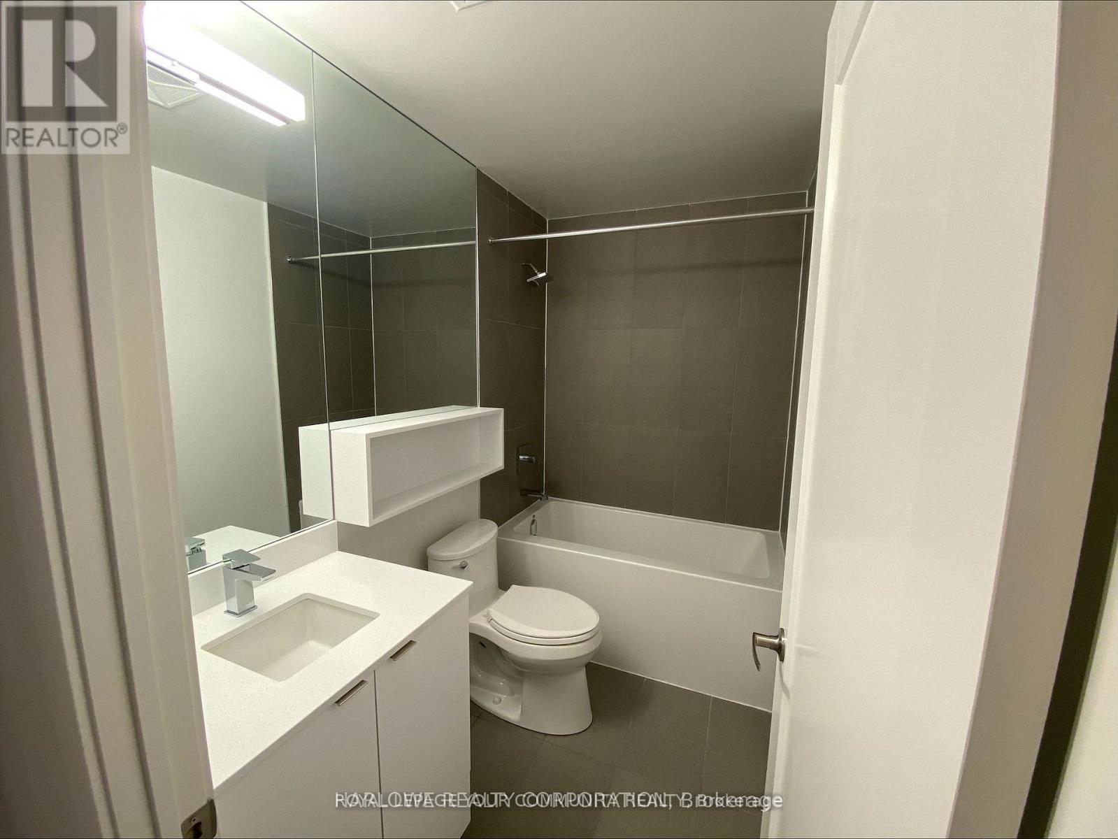 335 W - 135 Lower Sherbourne Street, Toronto, Ontario  M5A 1Y4 - Photo 5 - C12473184