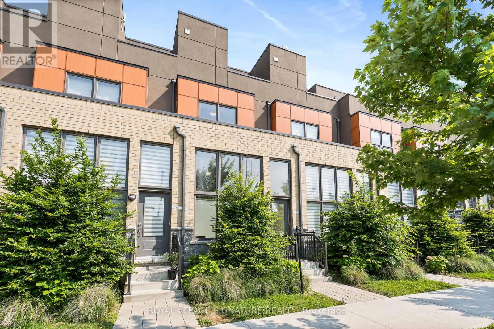 10 CURLEW DRIVE, Toronto, Ontario
