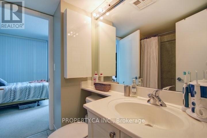 802 - 219 Fort York Boulevard, Toronto, Ontario  M5V 1B1 - Photo 16 - C12473226