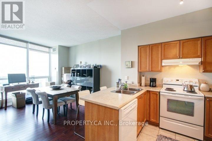 802 - 219 Fort York Boulevard, Toronto, Ontario  M5V 1B1 - Photo 3 - C12473226