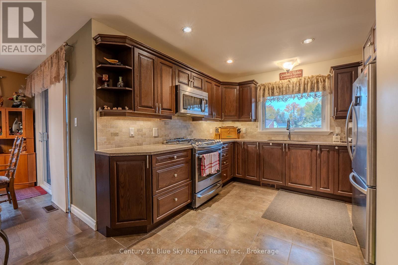 38 Cedargrove Court, Callander, Ontario  P0H 1H0 - Photo 10 - X12473263