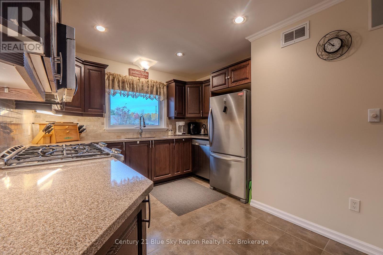 38 Cedargrove Court, Callander, Ontario  P0H 1H0 - Photo 11 - X12473263