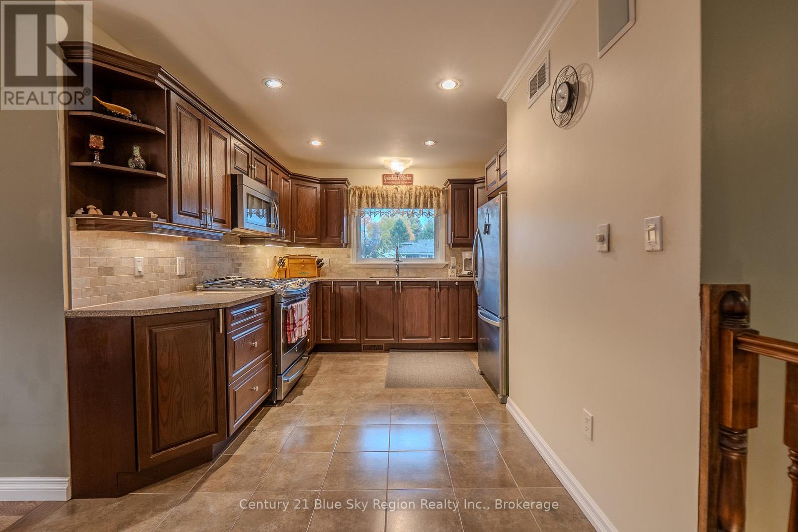 38 Cedargrove Court, Callander, Ontario  P0H 1H0 - Photo 13 - X12473263