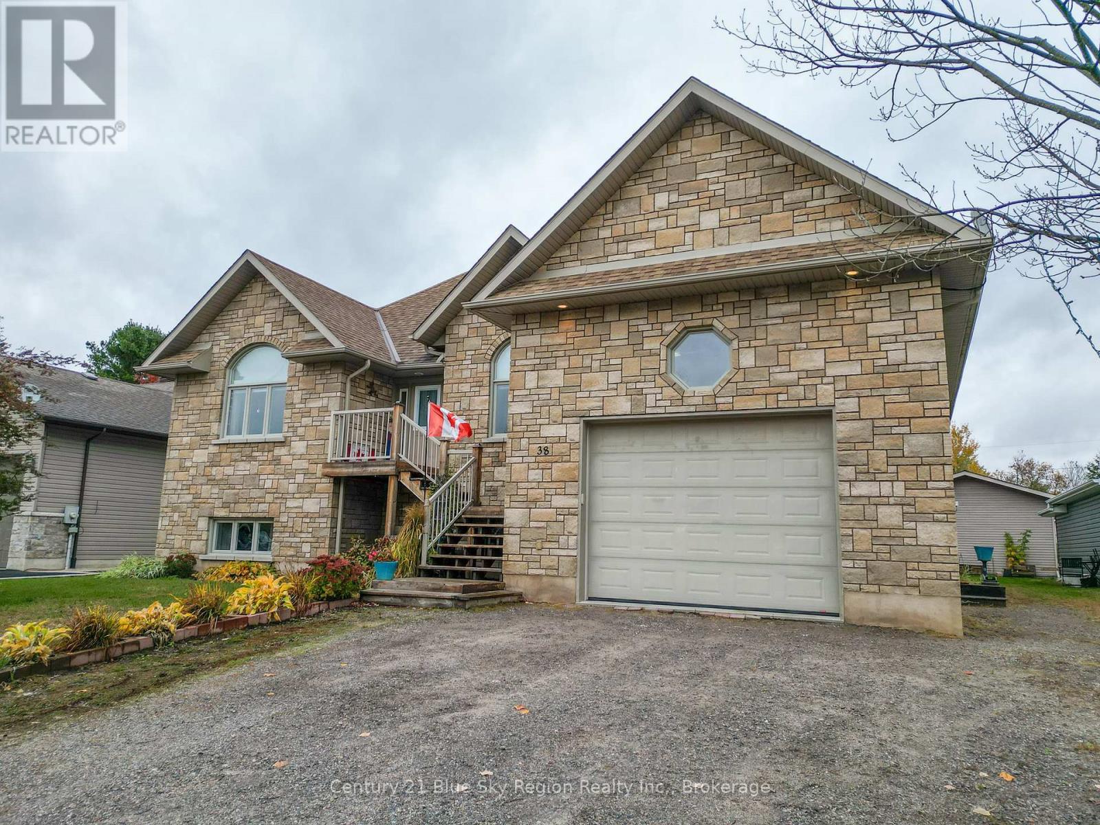 38 Cedargrove Court, Callander, Ontario  P0H 1H0 - Photo 2 - X12473263