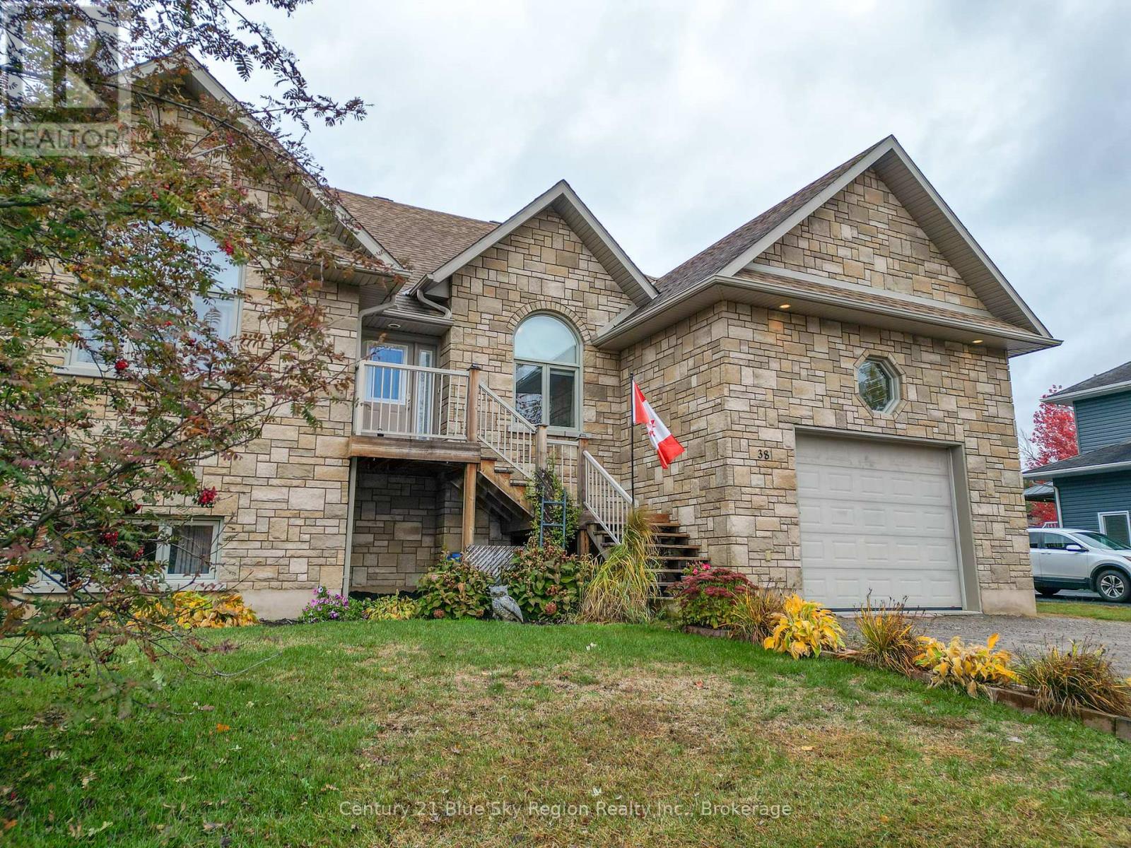 38 Cedargrove Court, Callander, Ontario  P0H 1H0 - Photo 3 - X12473263