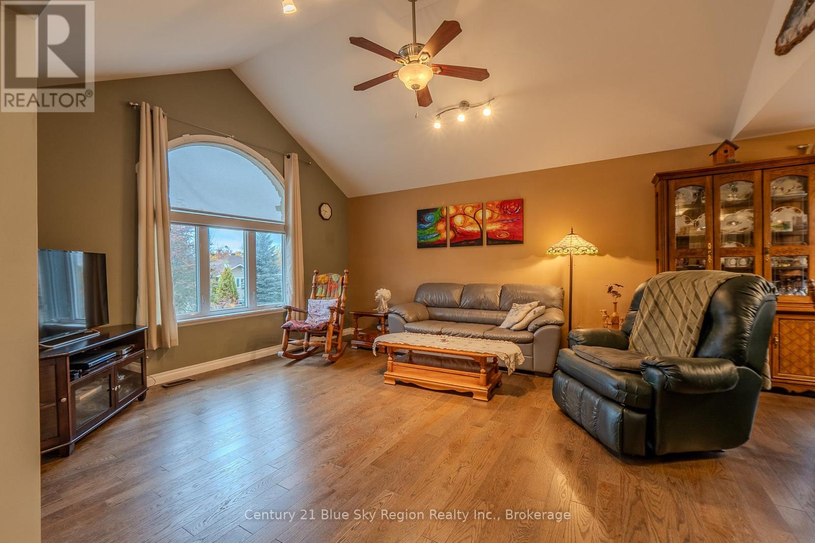 38 Cedargrove Court, Callander, Ontario  P0H 1H0 - Photo 5 - X12473263