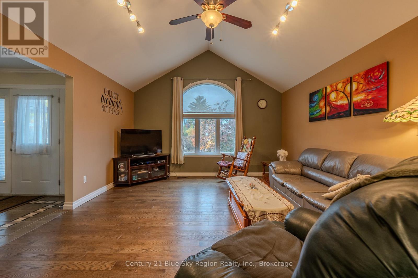 38 Cedargrove Court, Callander, Ontario  P0H 1H0 - Photo 6 - X12473263