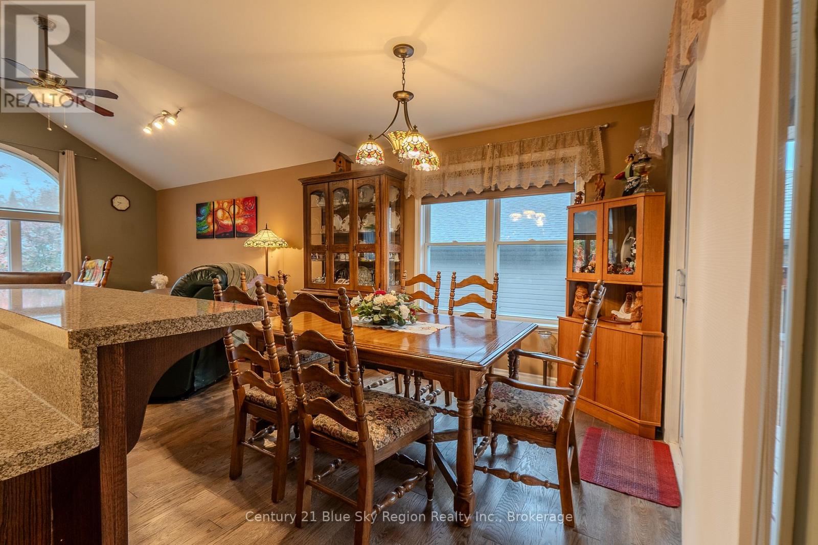 38 Cedargrove Court, Callander, Ontario  P0H 1H0 - Photo 9 - X12473263