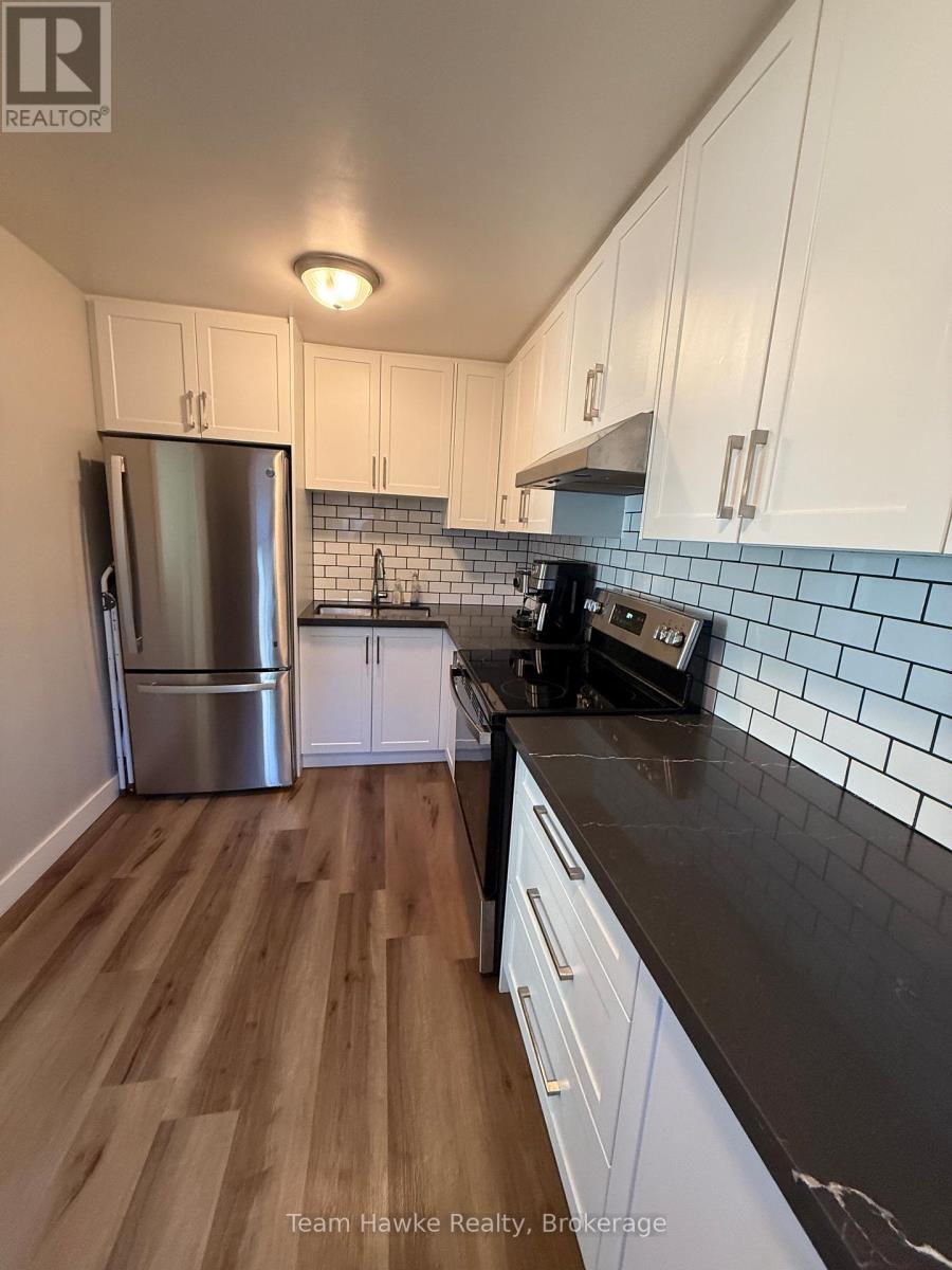 258 Elizabeth Street, Midland, Ontario  L4R 1Y6 - Photo 4 - S12473360