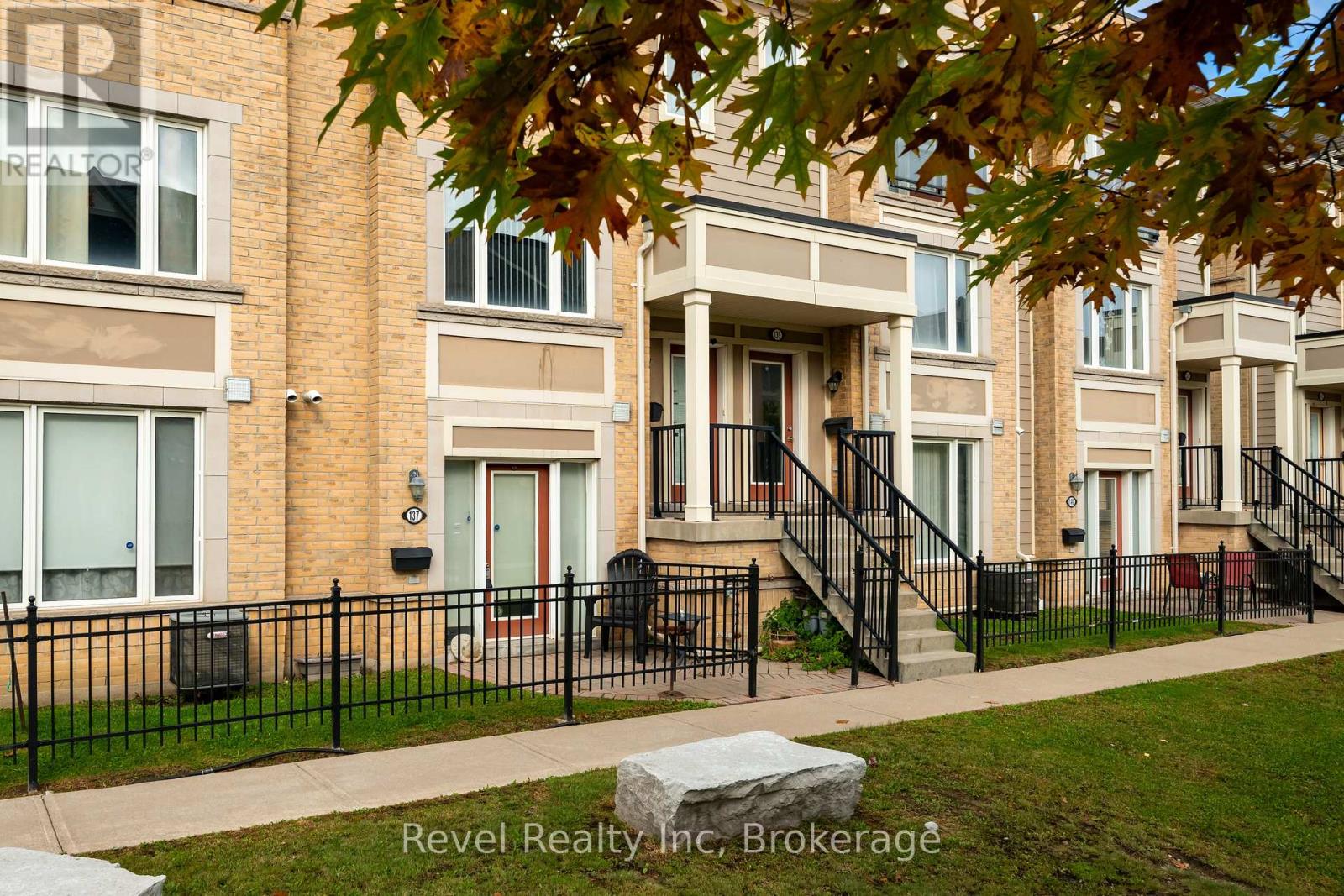 137 - 60 Fairwood Circle, Brampton, Ontario  L6R 0Y6 - Photo 1 - W12473239