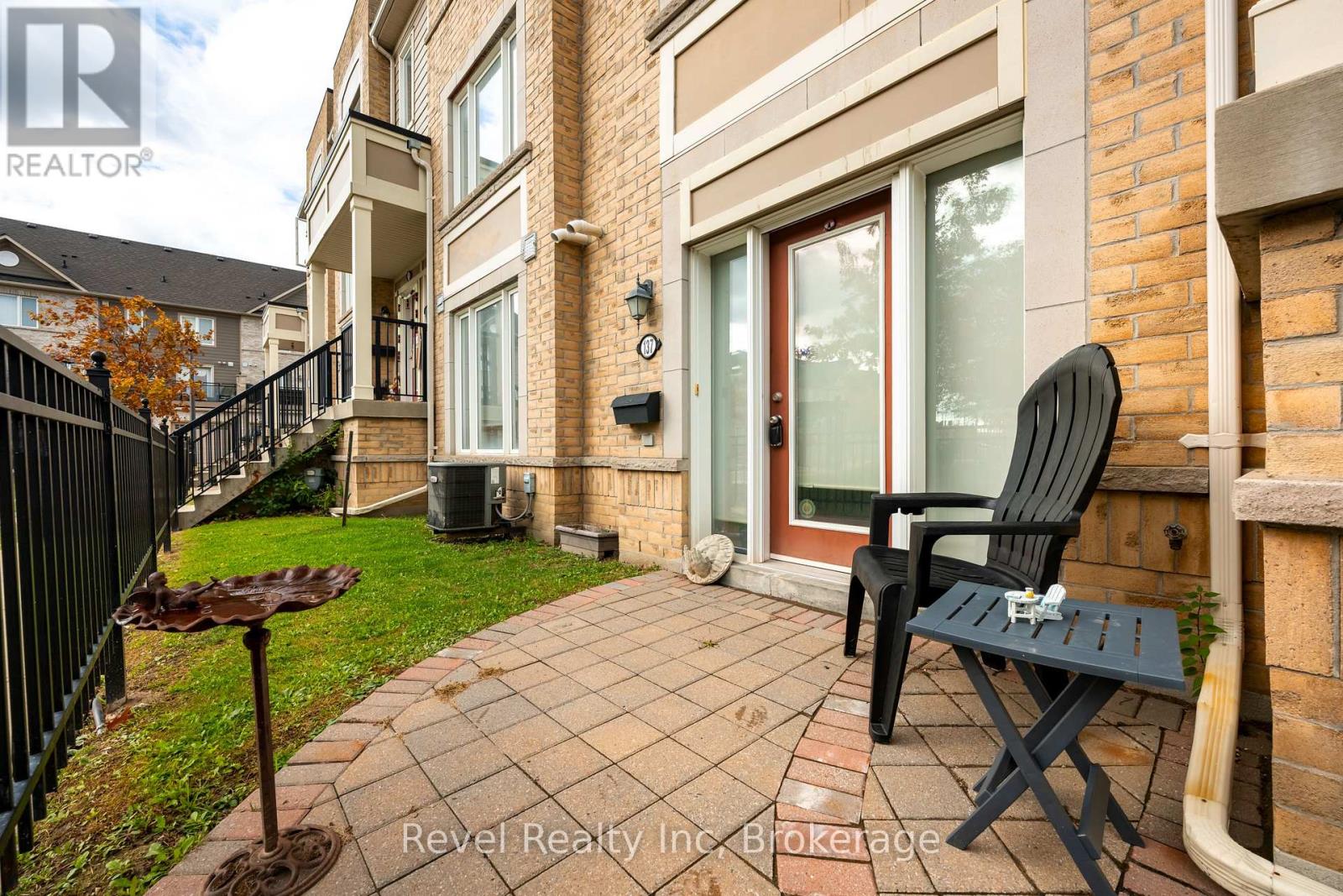 137 - 60 Fairwood Circle, Brampton, Ontario  L6R 0Y6 - Photo 3 - W12473239