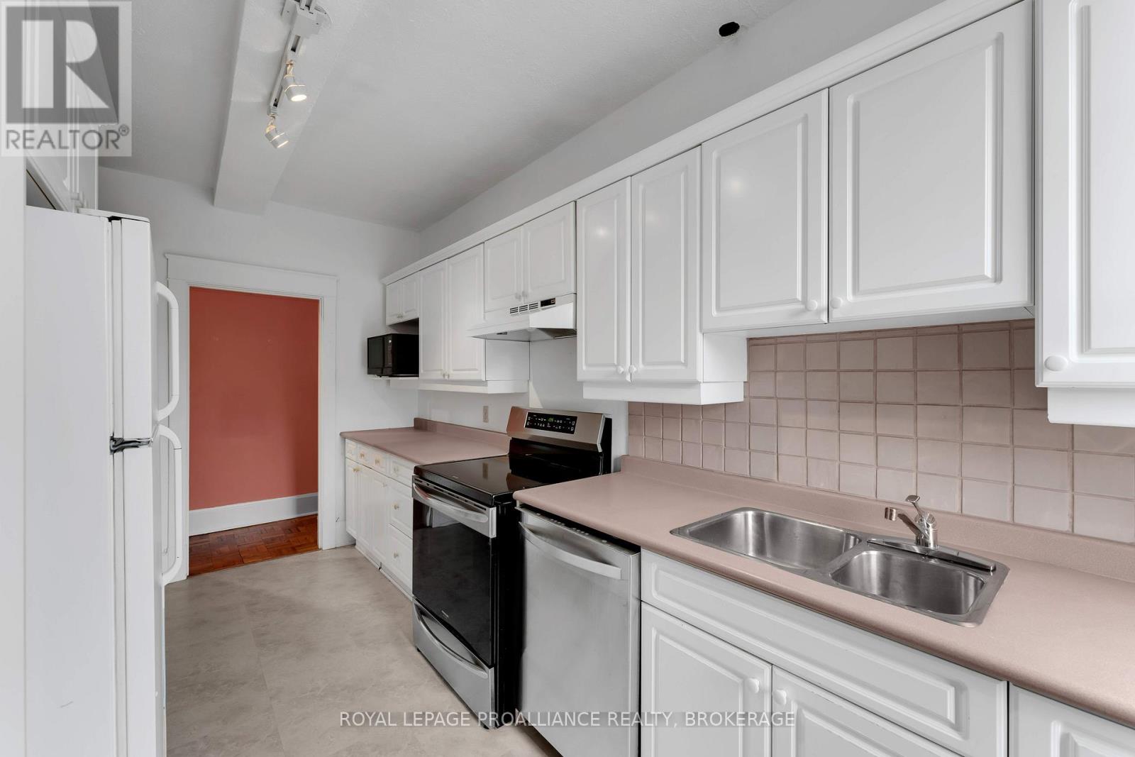 302 - 67 Sydenham Street, Kingston, Ontario  K7L 3H2 - Photo 6 - X12473240