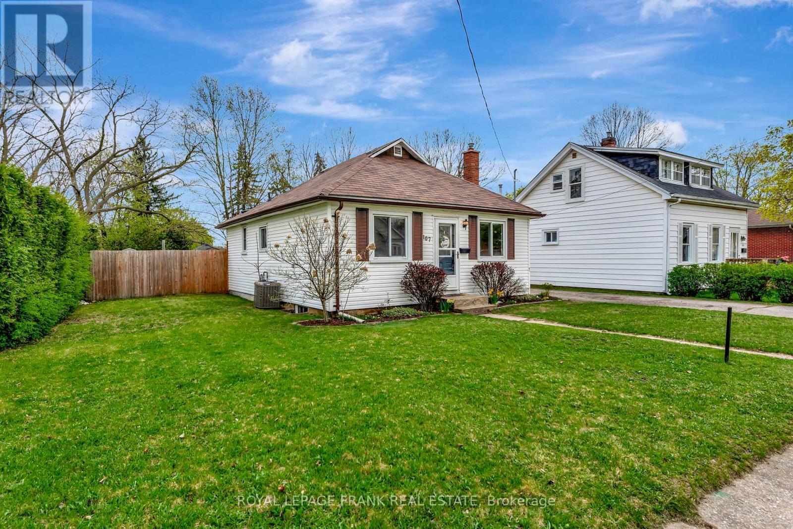 107 Fulton Street, Brantford, Ontario  N3R 4E9 - Photo 2 - X12473250