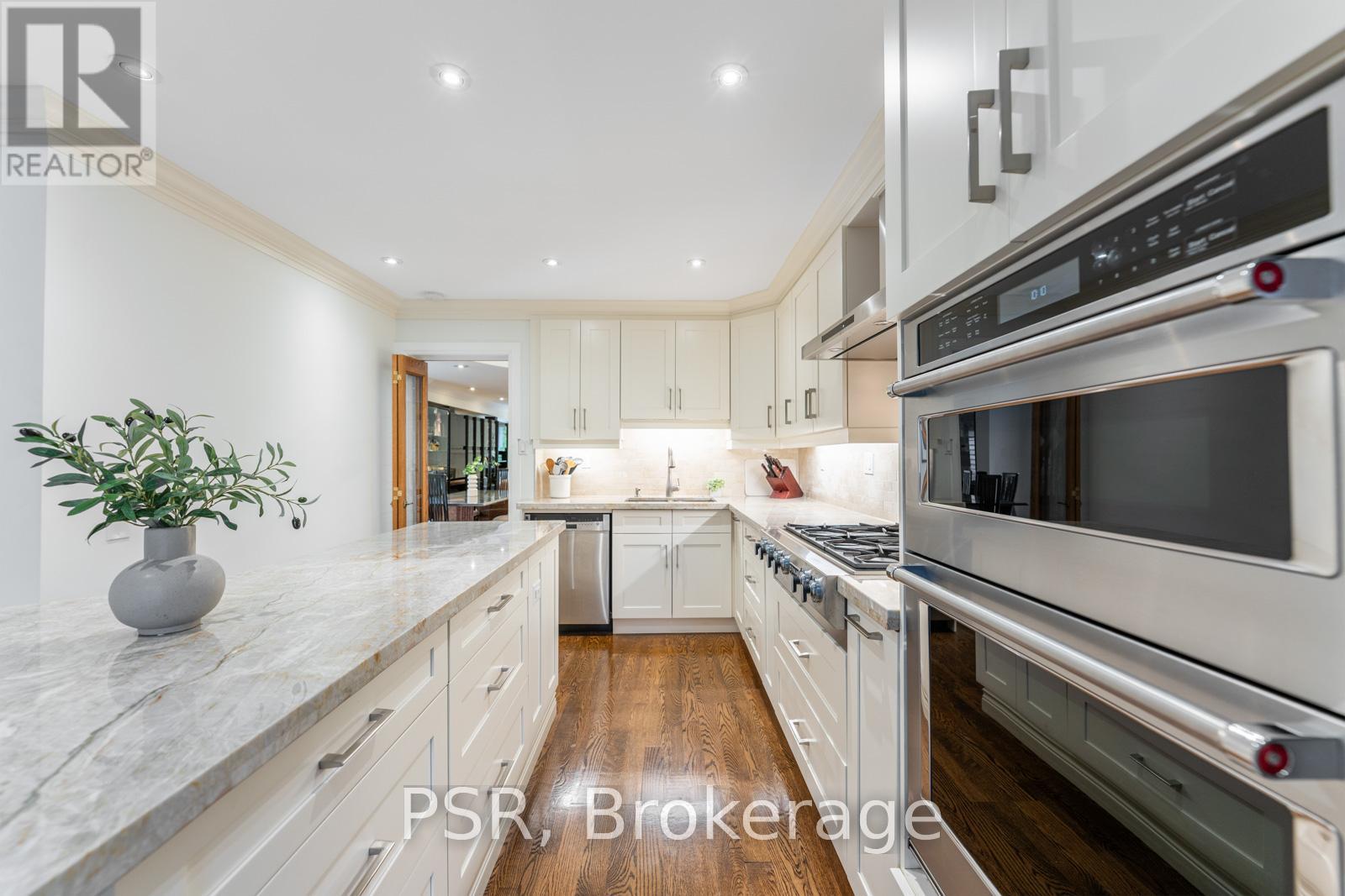 128 St Clements Avenue, Toronto, Ontario  M4R 1H2 - Photo 5 - C12473156