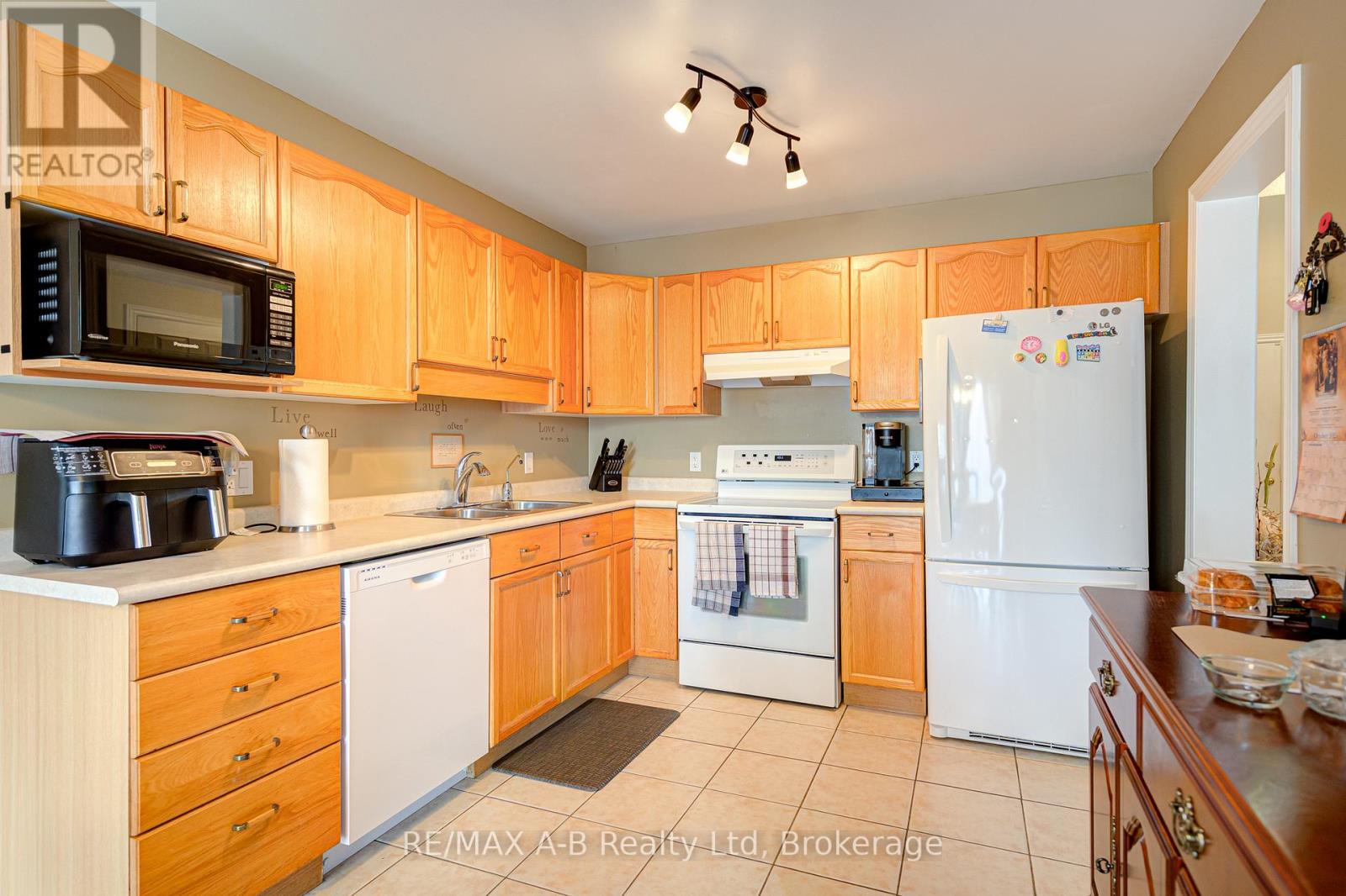 105 Maxwell Street, St. Marys, Ontario  N4X 0A2 - Photo 11 - X12473341