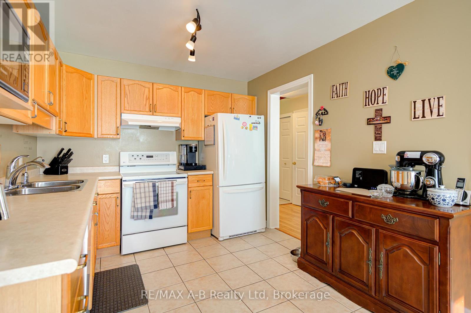 105 Maxwell Street, St. Marys, Ontario  N4X 0A2 - Photo 12 - X12473341
