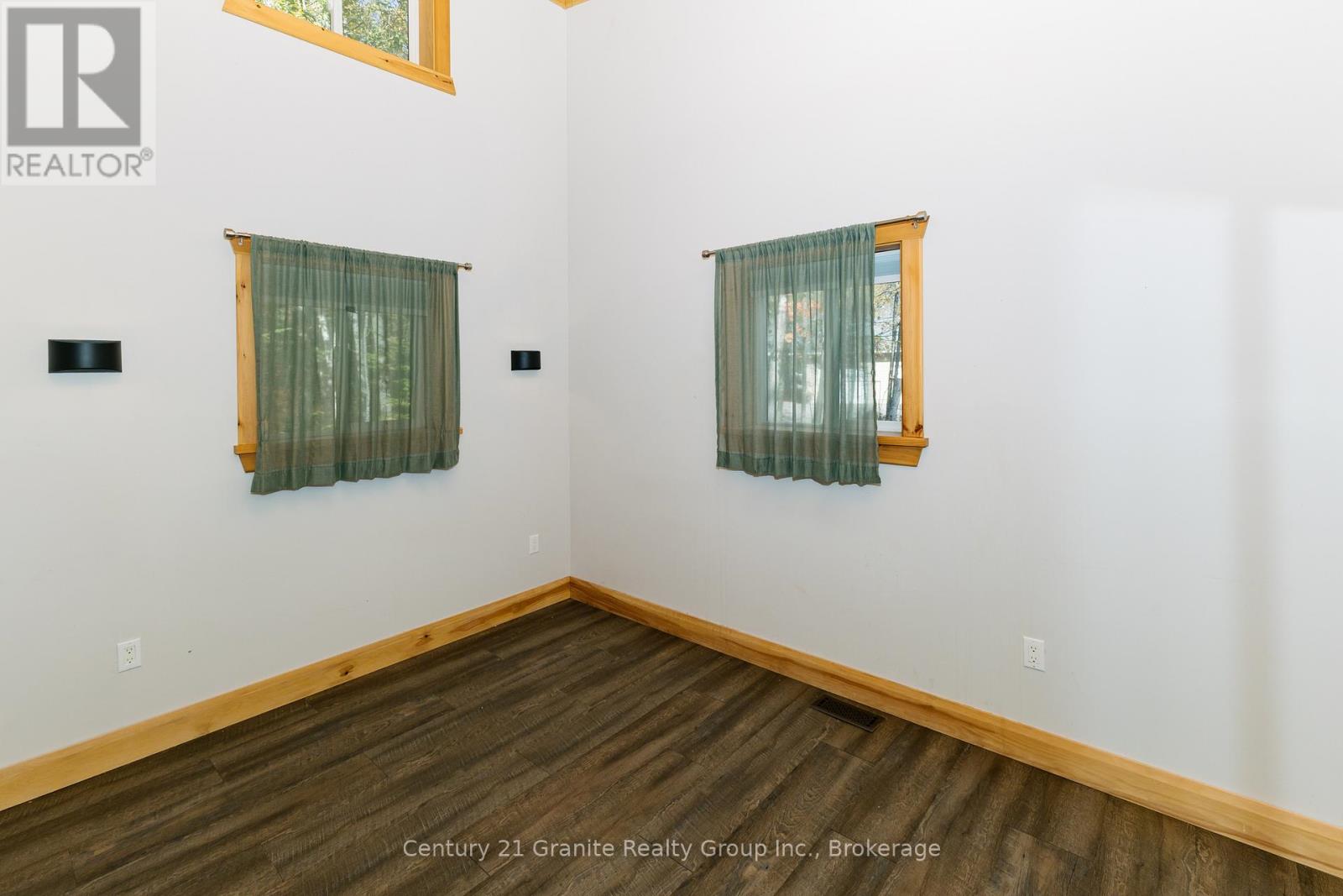 51 Farmcrest Avenue, Dysart Et Al, Ontario  K0M 1S0 - Photo 11 - X12473370