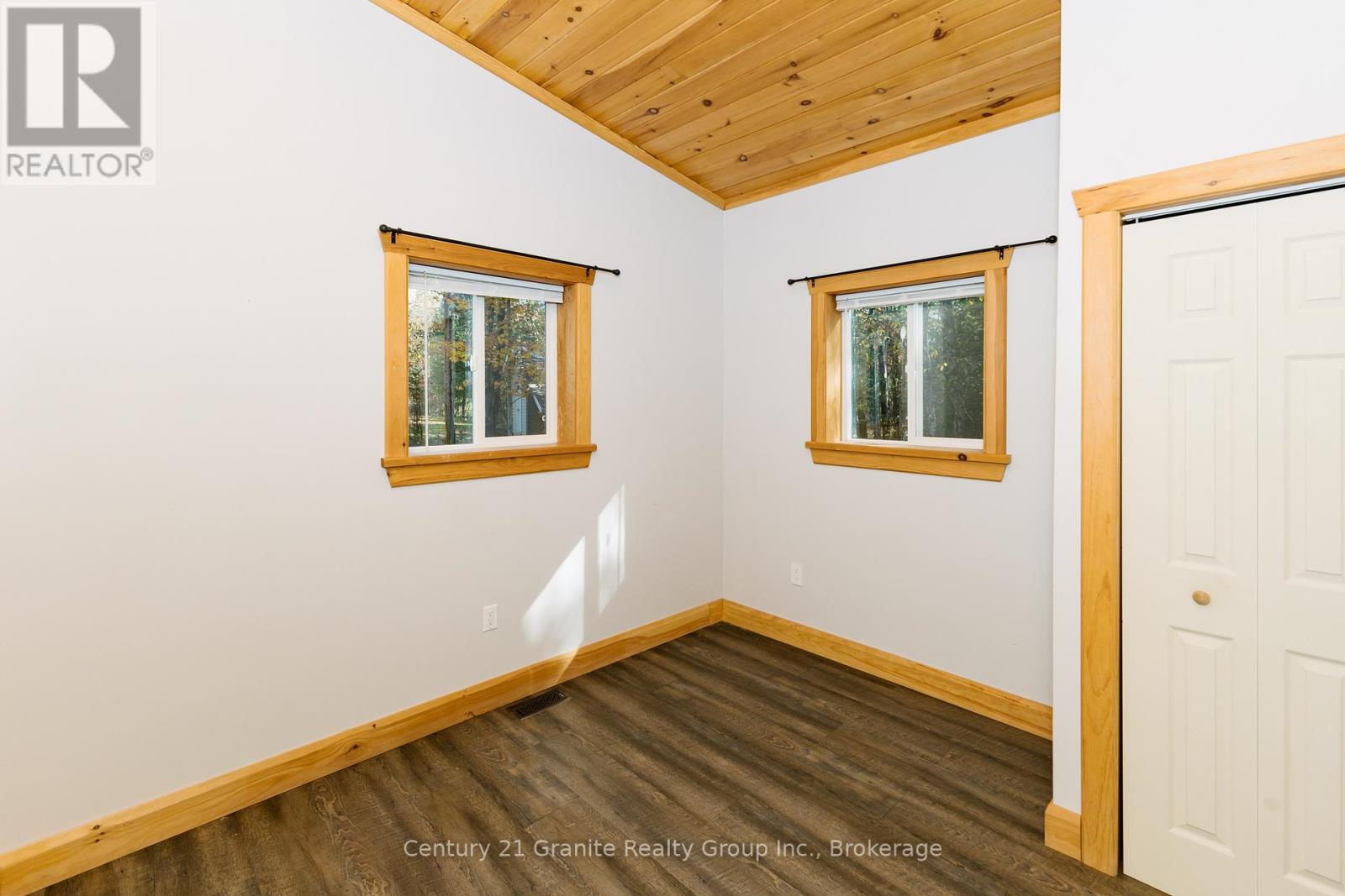 51 Farmcrest Avenue, Dysart Et Al, Ontario  K0M 1S0 - Photo 12 - X12473370