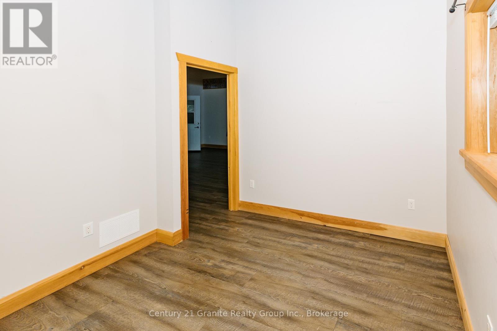 51 Farmcrest Avenue, Dysart Et Al, Ontario  K0M 1S0 - Photo 13 - X12473370