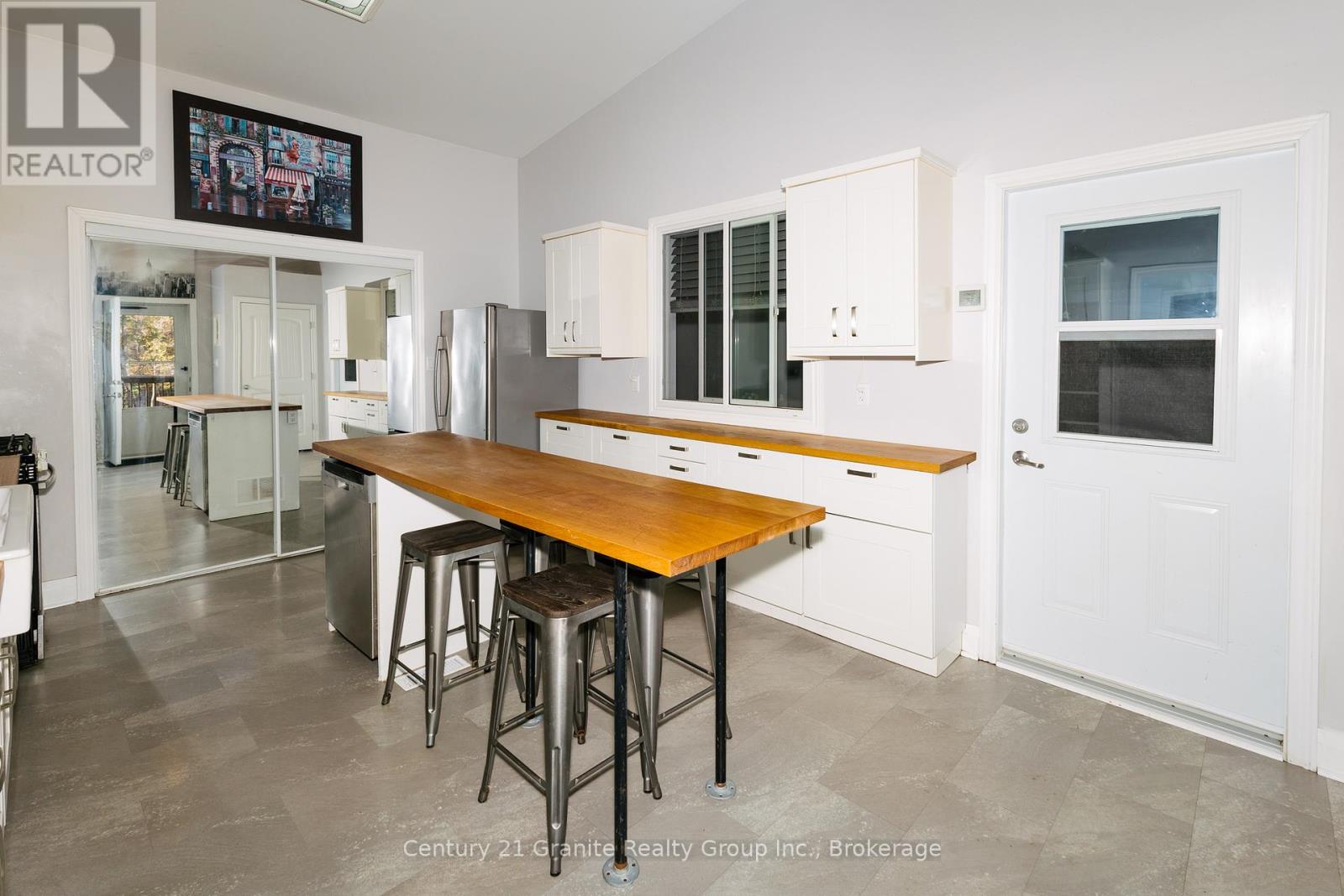 51 Farmcrest Avenue, Dysart Et Al, Ontario  K0M 1S0 - Photo 17 - X12473370