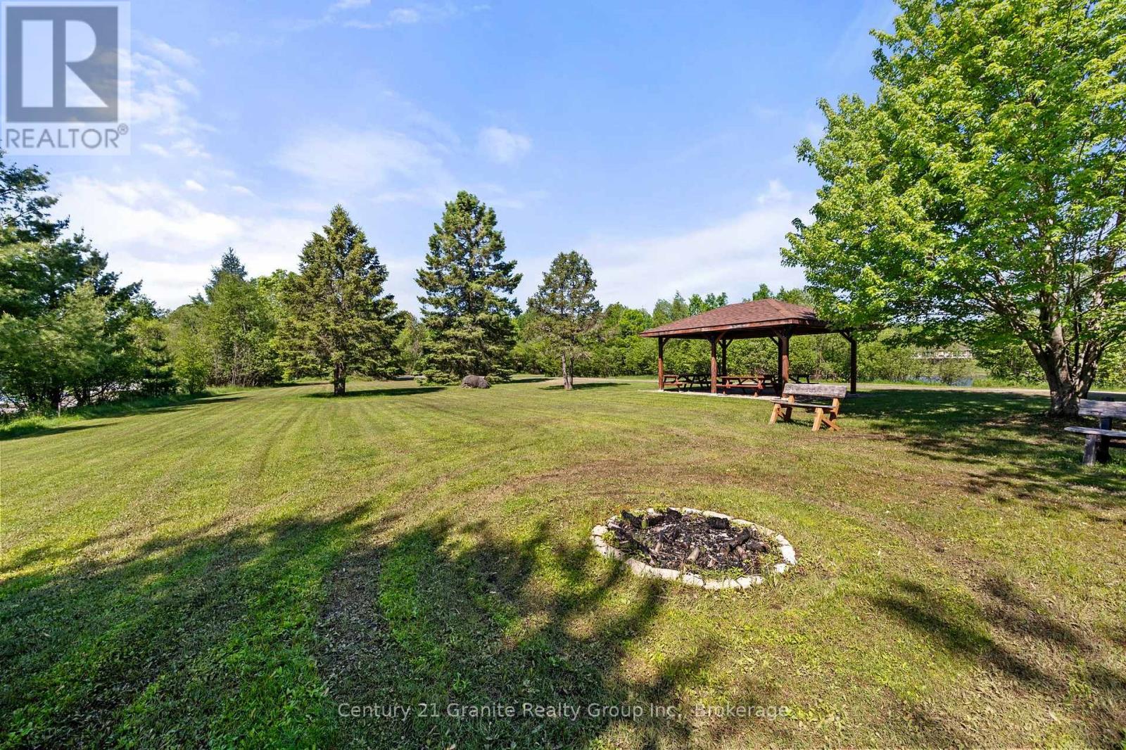 51 Farmcrest Avenue, Dysart Et Al, Ontario  K0M 1S0 - Photo 37 - X12473370