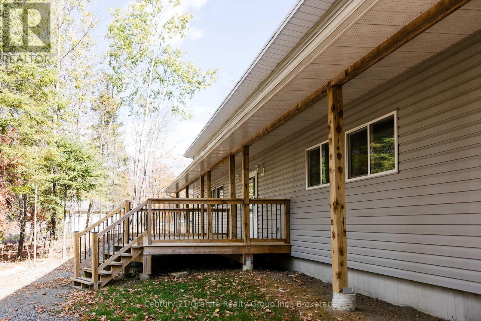 51 Farmcrest Avenue, Dysart Et Al, Ontario  K0M 1S0 - Photo 4 - X12473370
