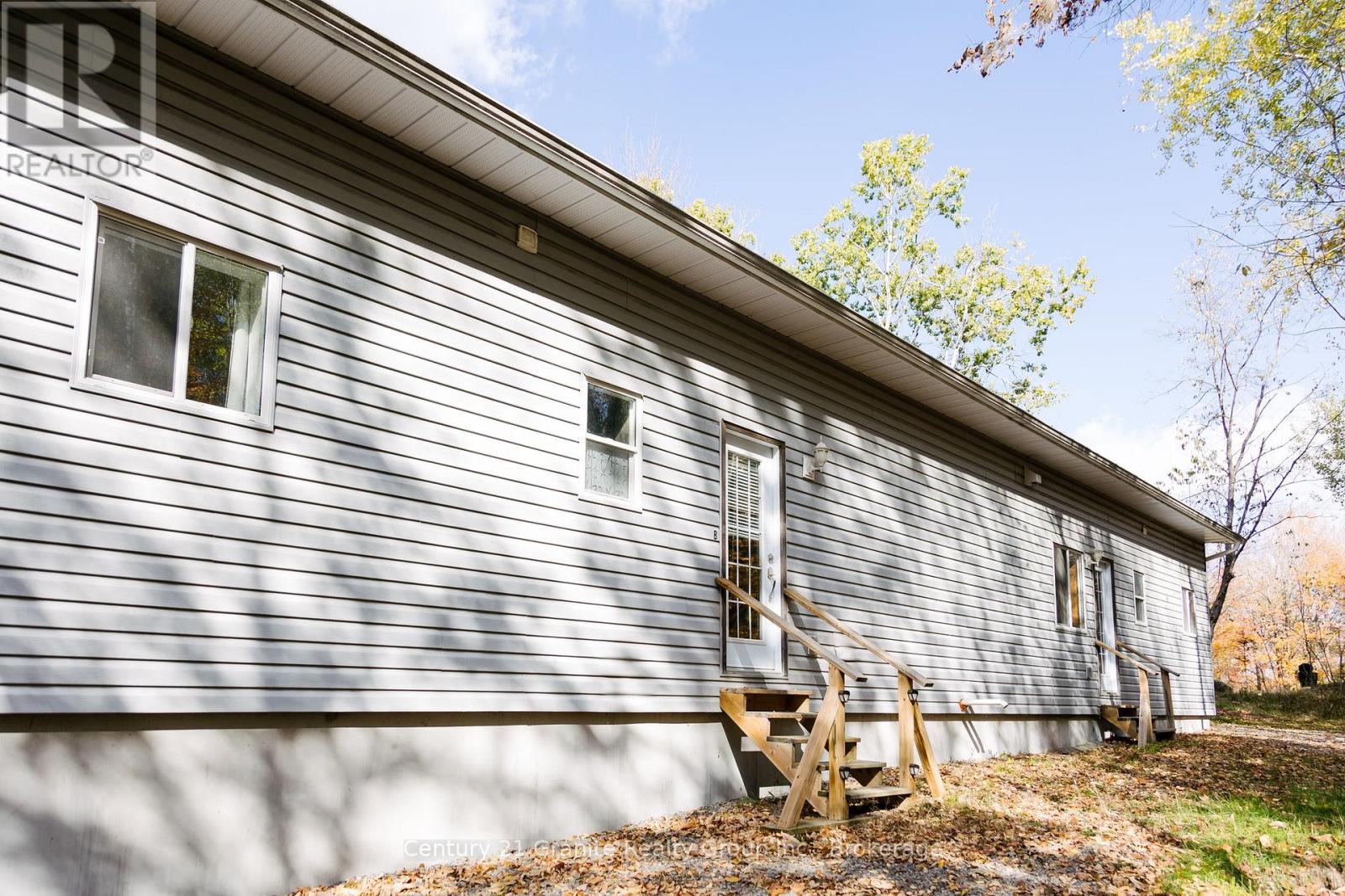 51 Farmcrest Avenue, Dysart Et Al, Ontario  K0M 1S0 - Photo 41 - X12473370