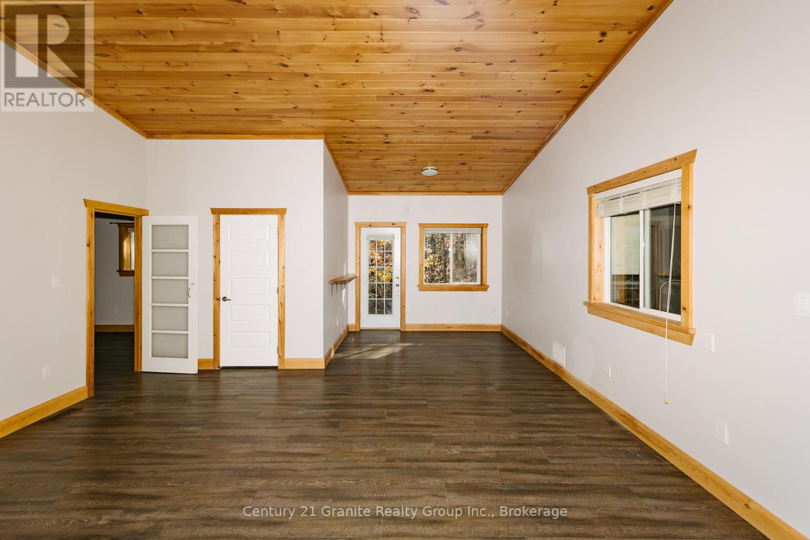 51 Farmcrest Avenue, Dysart Et Al, Ontario  K0M 1S0 - Photo 7 - X12473370