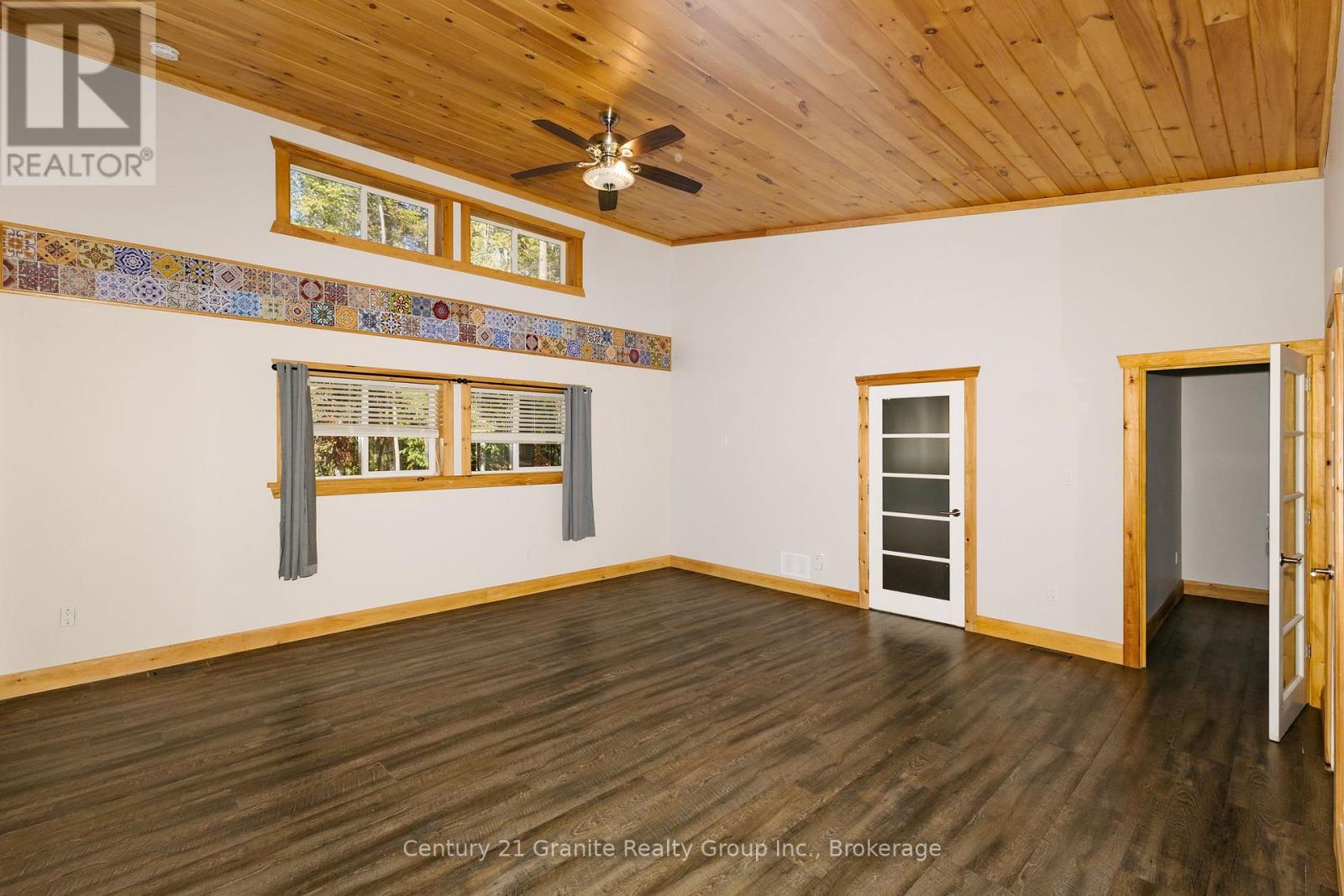 51 Farmcrest Avenue, Dysart Et Al, Ontario  K0M 1S0 - Photo 8 - X12473370