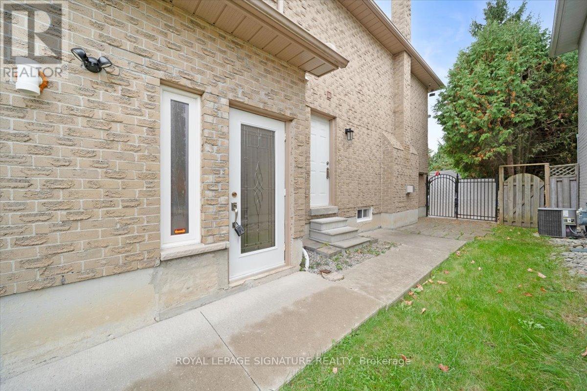 51 Blyth Street, Richmond Hill, Ontario  L4E 2W7 - Photo 2 - N12473205