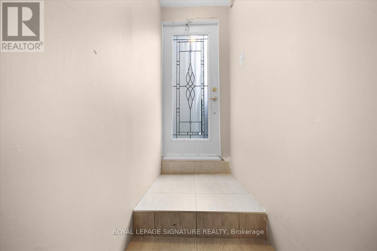 51 Blyth Street, Richmond Hill, Ontario  L4E 2W7 - Photo 3 - N12473205