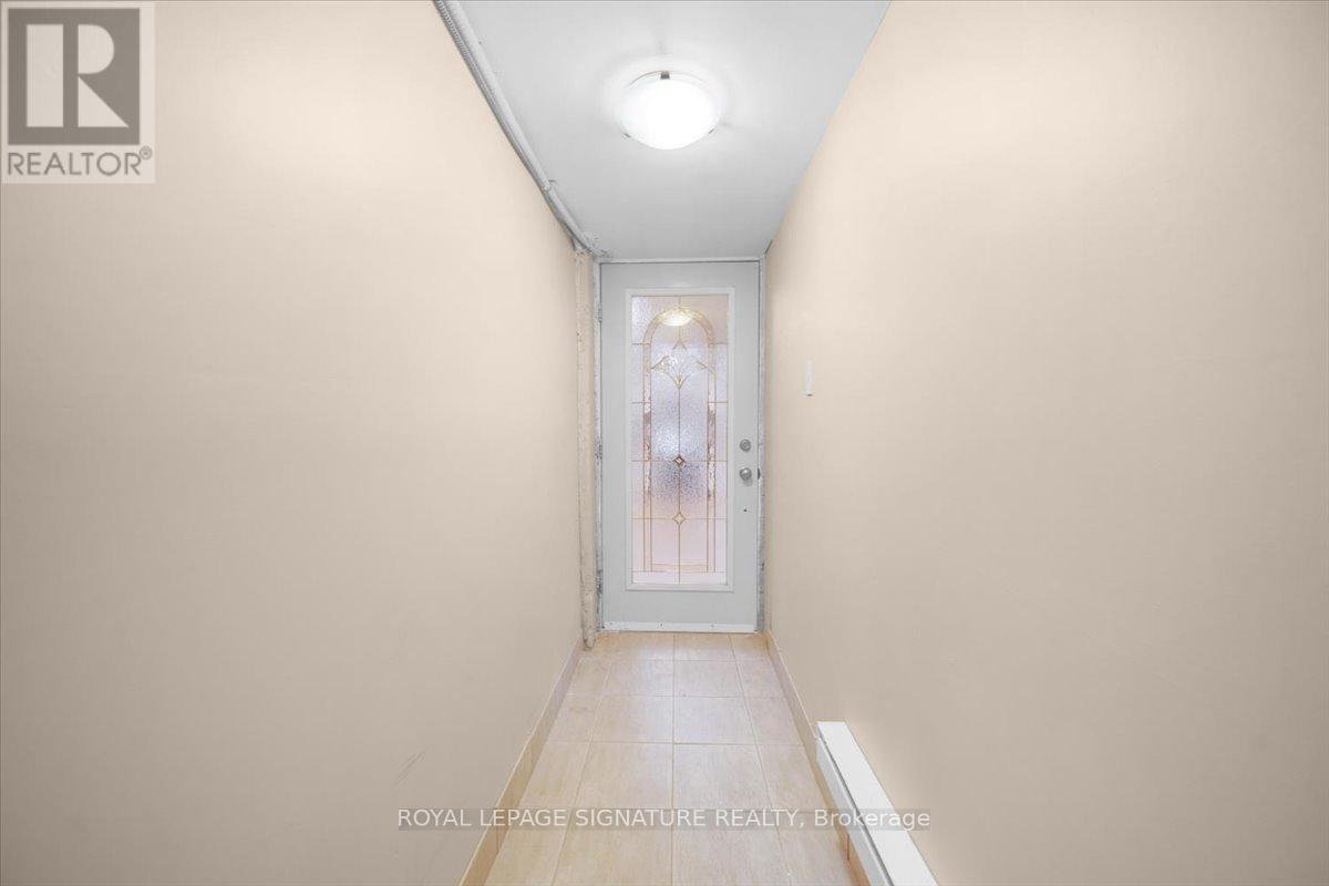 51 Blyth Street, Richmond Hill, Ontario  L4E 2W7 - Photo 4 - N12473205