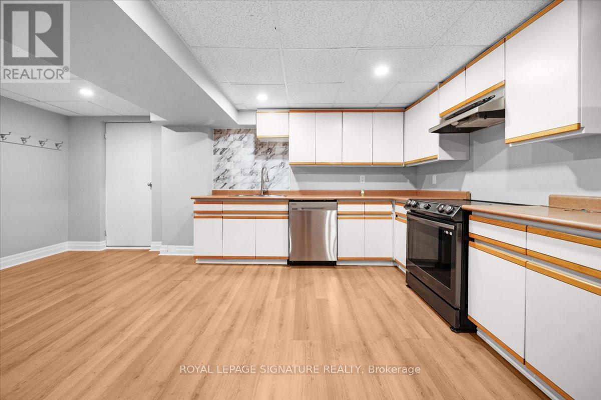 51 Blyth Street, Richmond Hill, Ontario  L4E 2W7 - Photo 7 - N12473205