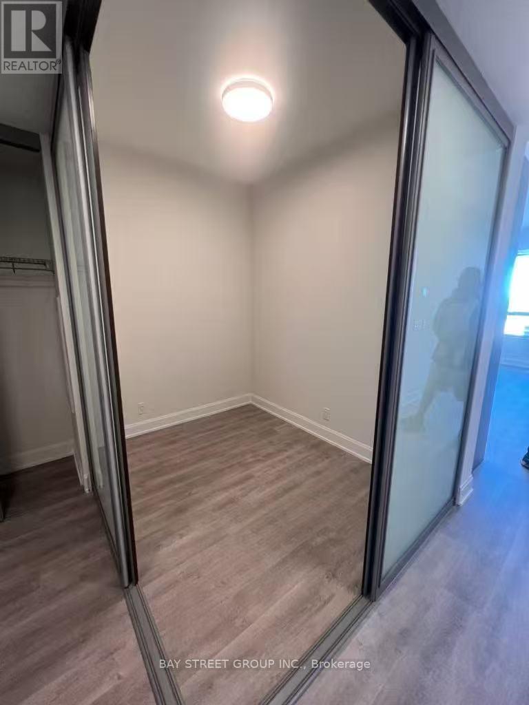 915 - 12 Gandhi Lane, Markham, Ontario  L3T 0G8 - Photo 5 - N12473217