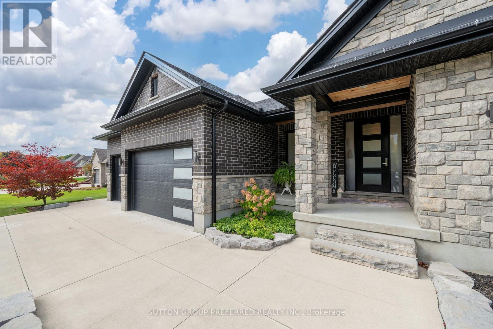 121 Lewis Drive, Middlesex Centre, Ontario  N0L 1A0 - Photo 3 - X12473238