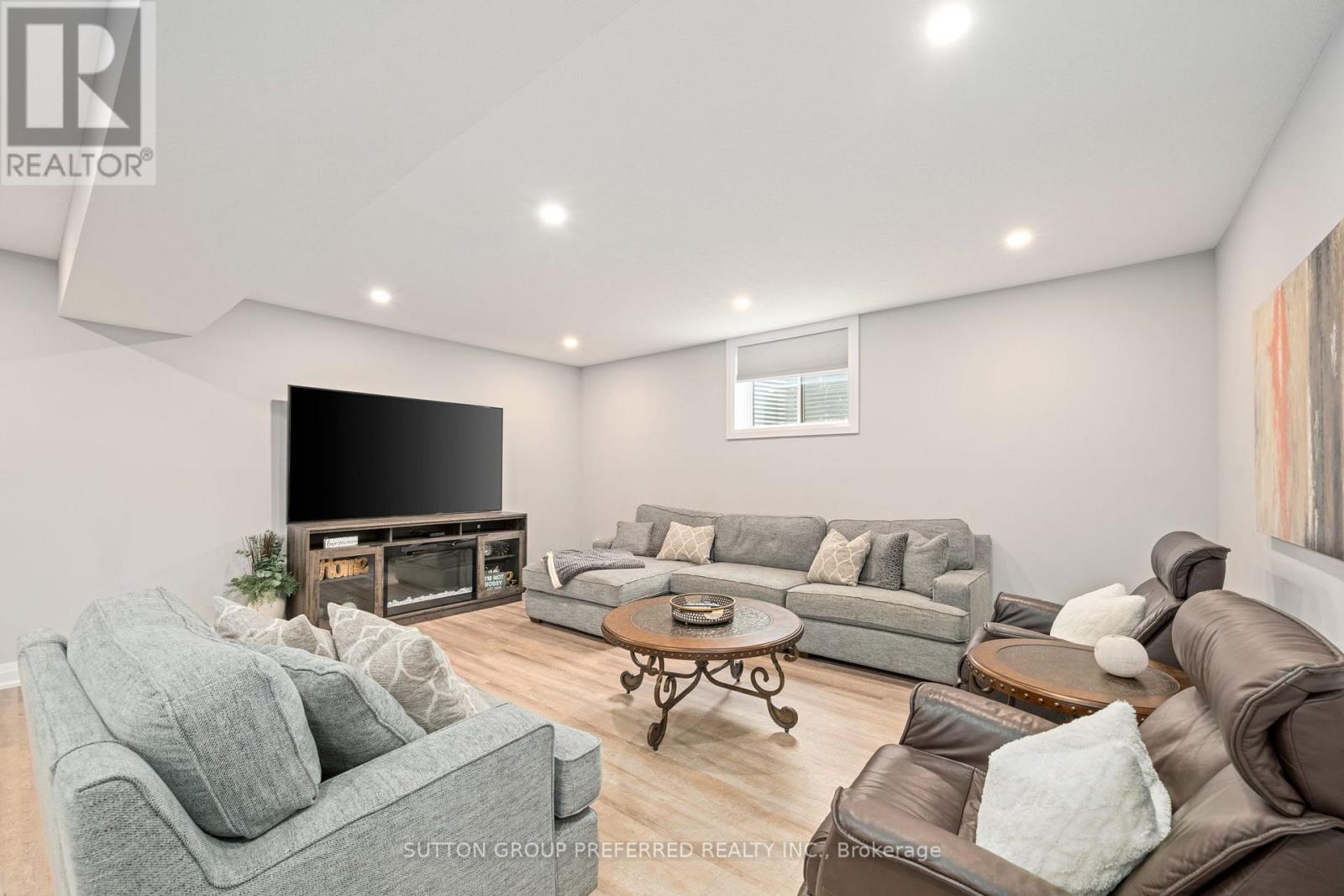 121 Lewis Drive, Middlesex Centre, Ontario  N0L 1A0 - Photo 30 - X12473238