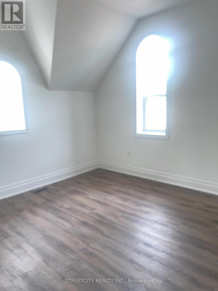 360 Princess Avenue, London East, Ontario  N6B 2A8 - Photo 12 - X12473322