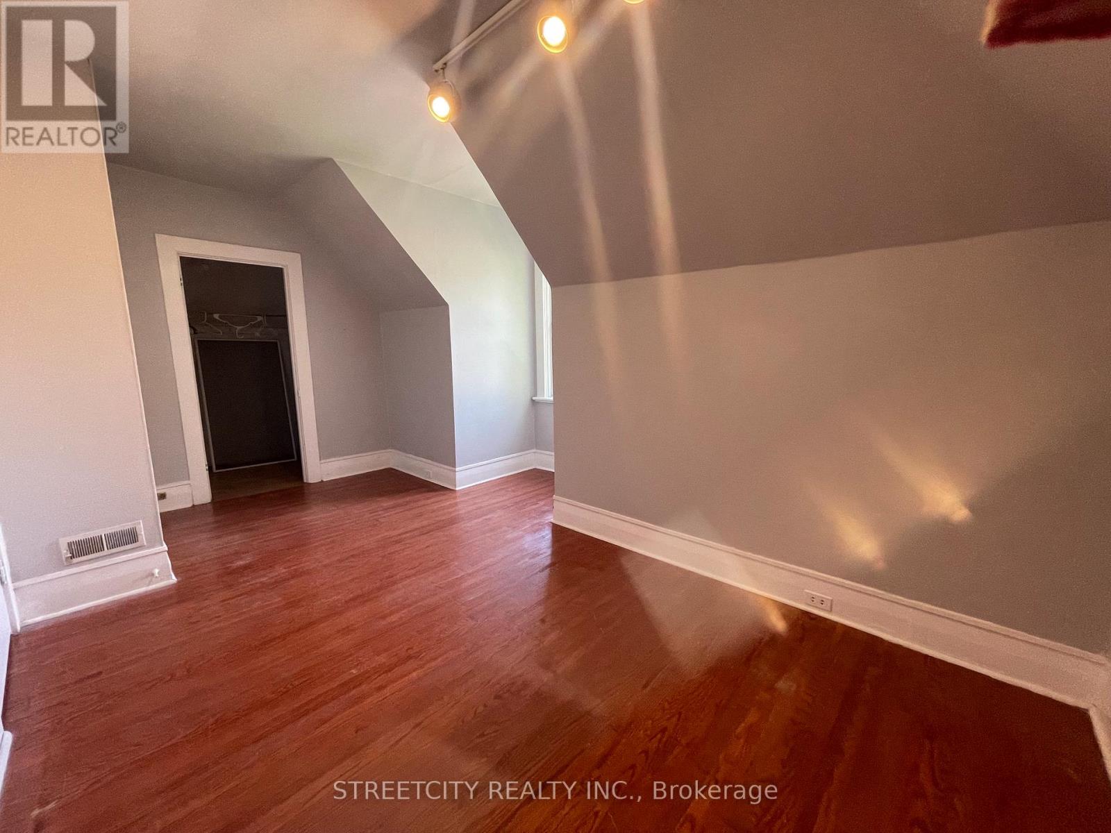 360 Princess Avenue, London East, Ontario  N6B 2A8 - Photo 34 - X12473322