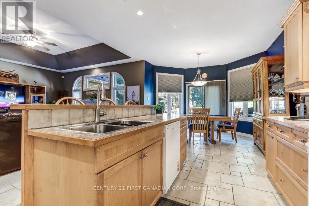 10145 Merrywood Drive, Lambton Shores, Ontario  N0M 1T0 - Photo 20 - X12473337