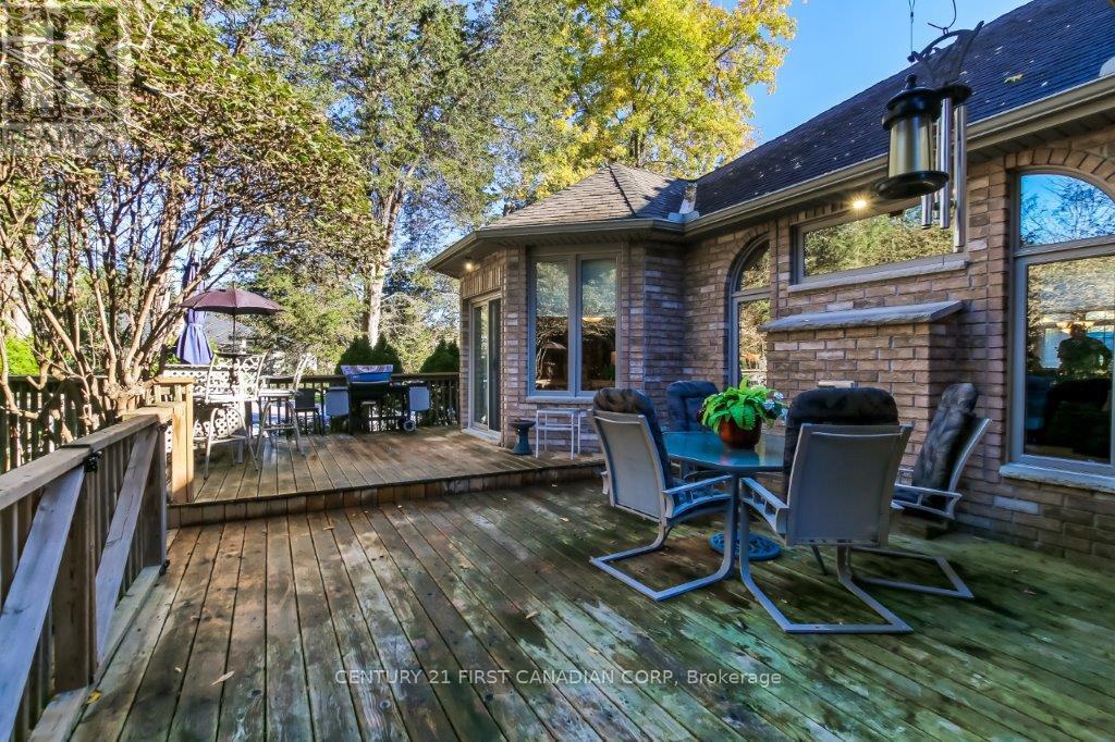 10145 Merrywood Drive, Lambton Shores, Ontario  N0M 1T0 - Photo 34 - X12473337