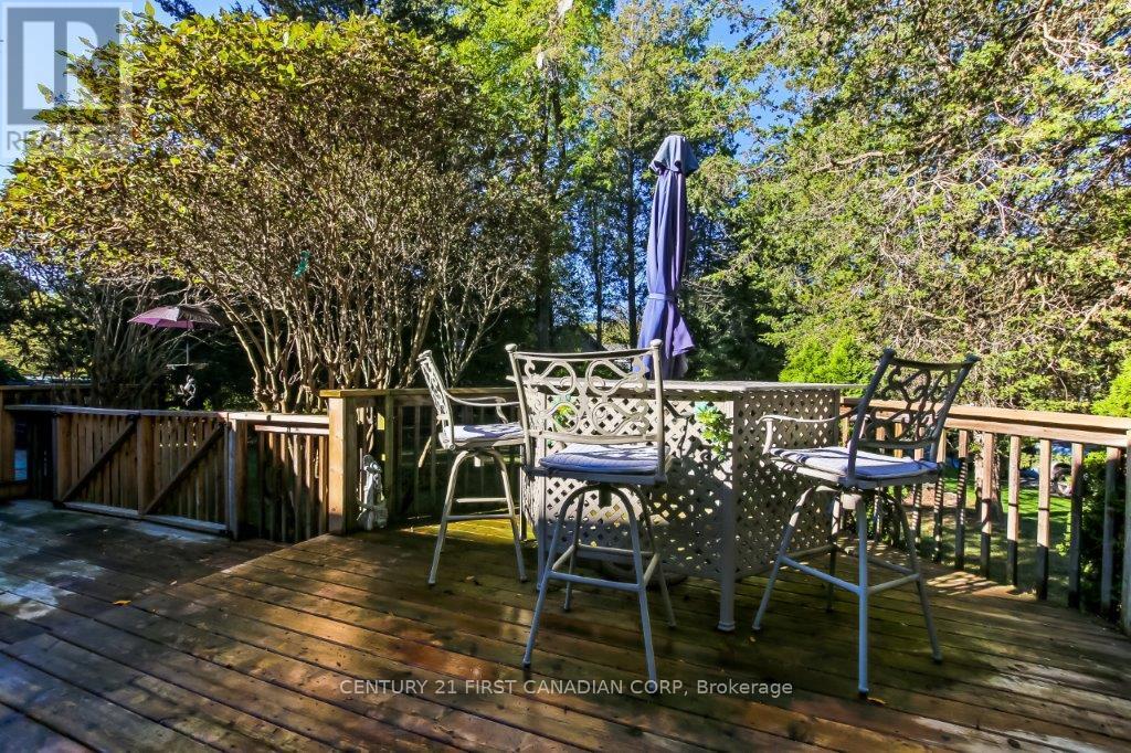 10145 Merrywood Drive, Lambton Shores, Ontario  N0M 1T0 - Photo 36 - X12473337