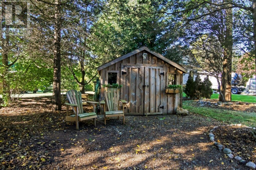 10145 Merrywood Drive, Lambton Shores, Ontario  N0M 1T0 - Photo 38 - X12473337